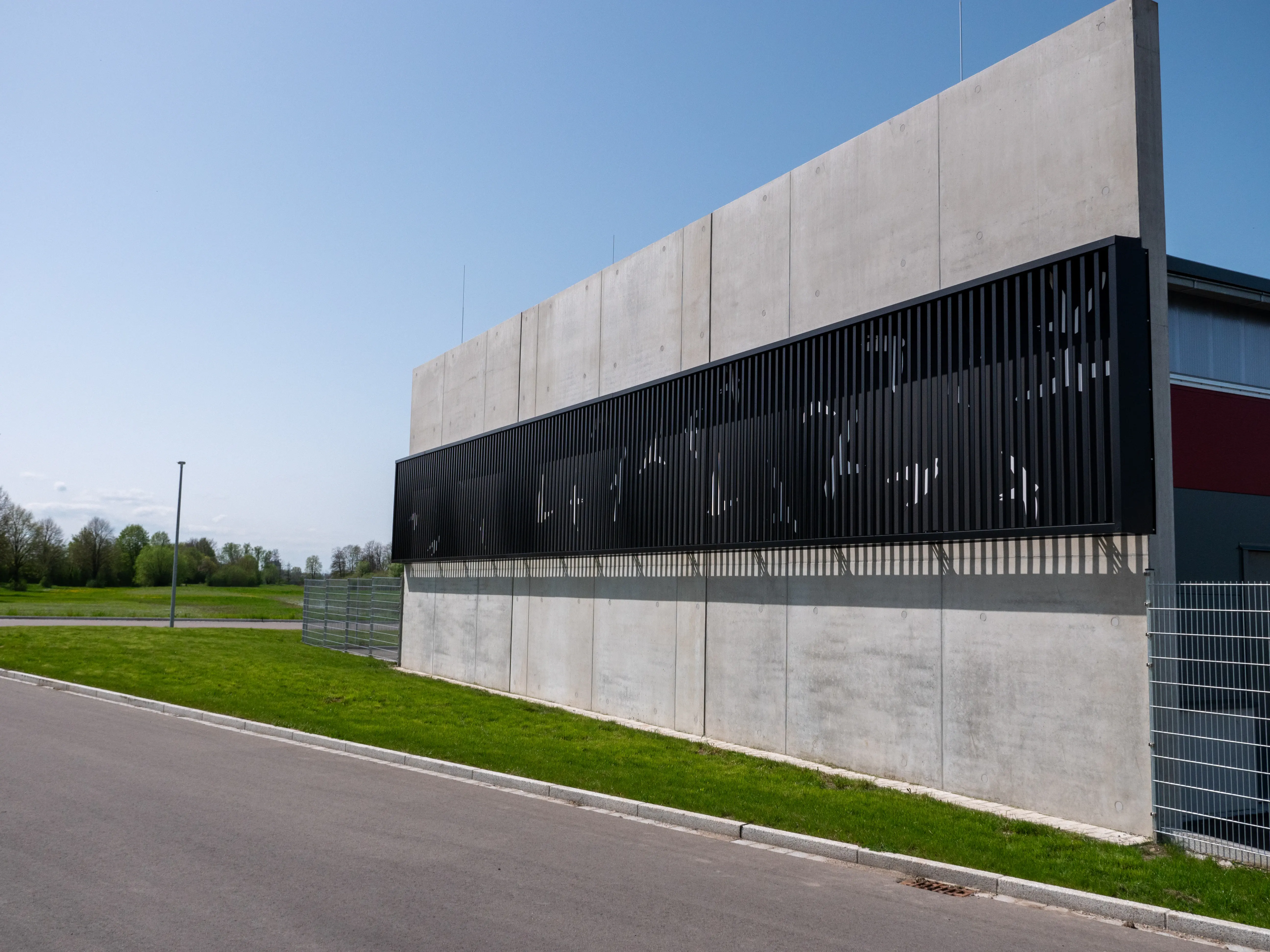 Locomotion kinetic exterior installation